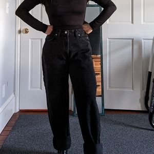 Vintage Levi's orange tab loose fit, tapered leg.